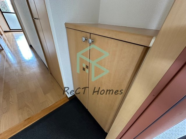 マジェスティ―コートの玄関