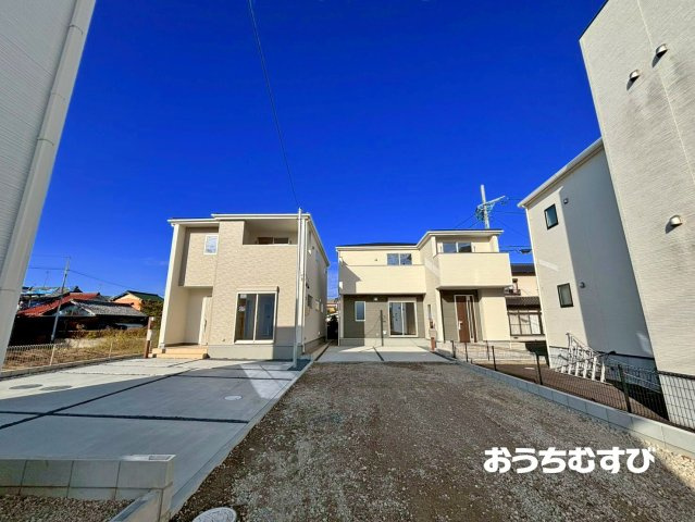 春日井市町屋町(全3棟)の前面道路含む現地写真