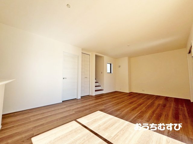 春日井市町屋町(全3棟)の居間・リビング