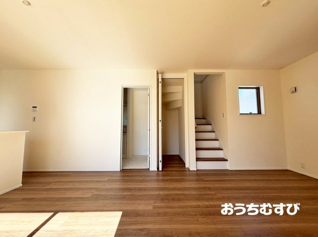 春日井市町屋町(全3棟)の居間・リビング