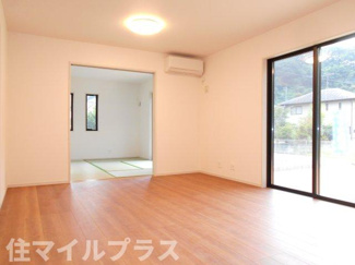 【居間・リビング】 | 白河市白坂愛宕山新築一戸建て1棟 | おしゃれな居間です