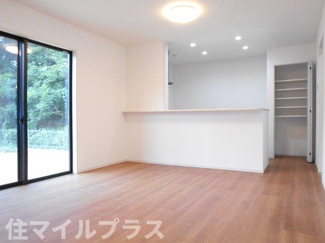 【居間・リビング】 | 白河市白坂愛宕山新築一戸建て1棟 | ゆったり過ごせるリビングです