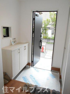 【玄関】 | 白河市白坂愛宕山新築一戸建て1棟 | 収納もある玄関です