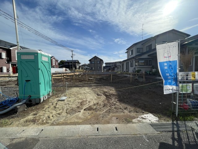 クレイドルガーデン八戸市江陽第8　1号棟の前面道路含む現地写真