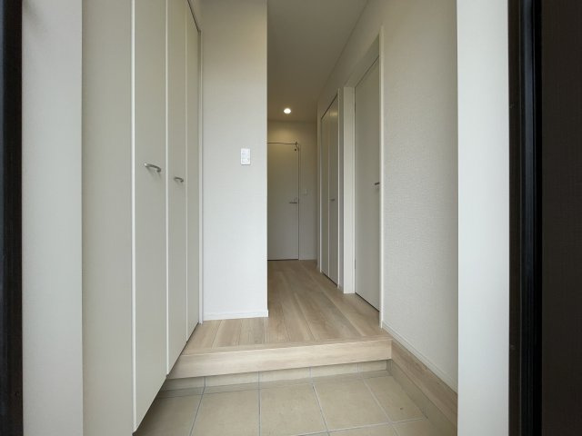 クレイドルガーデン八戸市江陽第8　2号棟の玄関