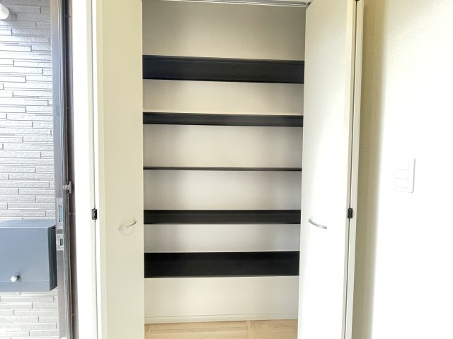 クレイドルガーデン八戸市江陽第8　2号棟の収納