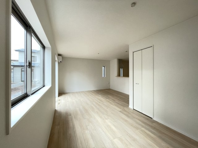 クレイドルガーデン八戸市江陽第8　2号棟の居間・リビング