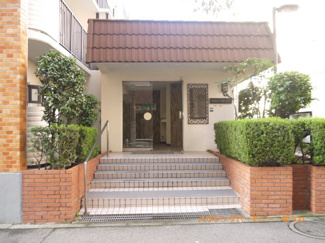 【エントランス】 | 清潔感と歓迎感があるエントランスホールとなります。