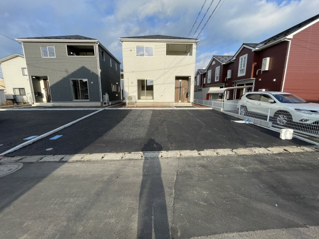 クレイドルガーデン八戸市江陽第8　3号棟の前面道路含む現地写真