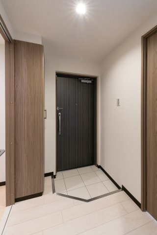 グラン・レガロ丹波橋の玄関|室内から見た玄関です！