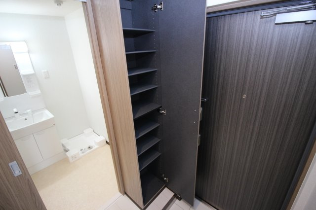グラン・レガロ丹波橋の収納|シューズクローゼットあります！
