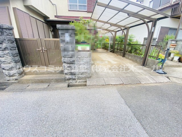 南平台　中古戸建の駐車場