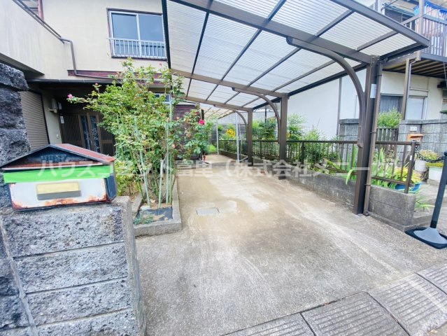 南平台　中古戸建の駐車場