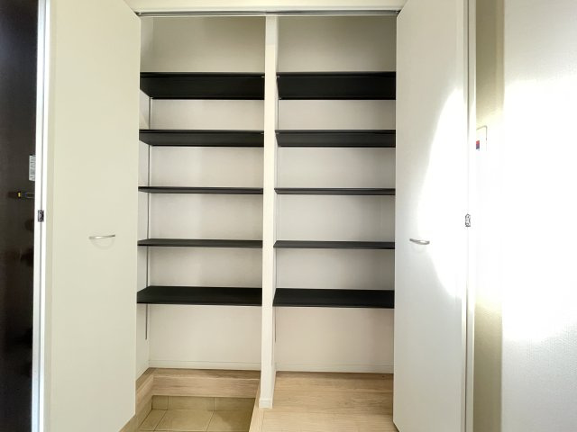 クレイドルガーデン八戸市江陽第8　4号棟の収納