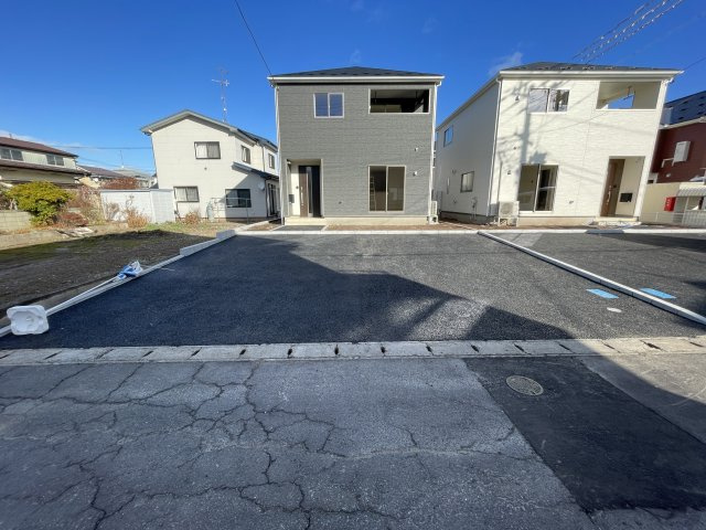 クレイドルガーデン八戸市江陽第8　4号棟の前面道路含む現地写真