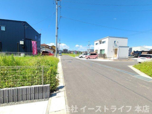 【新築戸建】　いわき市小名浜燈籠原第1 全10棟　長期優良住宅の前面道路含む現地写真|中央6ｍ公道