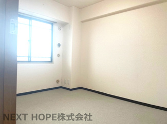 【洋室】 | ディオ・フェルティ伊丹昆陽 | 玄関横の洋室5.3帖です♪