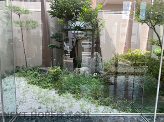 【エントランス】 | エントランスには日本庭園もございます♪