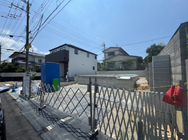 【外観】 | Terrechez堺市南区赤坂台1期　1号棟 | 第一種低層住居専用地域内の閑静な住宅街に、全2棟誕生！(2025年8月3日撮影)