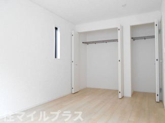 【洋室】 | 福島市松川町沼袋新築一戸建て2棟 | 落ち着いた色調の洋室です