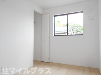 【洋室】 | 福島市松川町沼袋新築一戸建て2棟 | 落ち着いた色調の洋室です