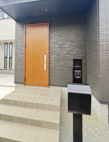 橿原市葛本町全4区画の玄関|洋風のお洒落な玄関ドアです！