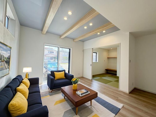 橿原市葛本町全4区画の居間・リビング|木目調で落ち着いた空間です　この家具はAI生成によって配置されたものです