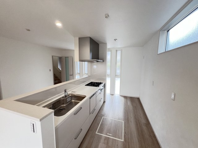 橿原市葛本町全4区画のキッチン|団らんに嬉しい対面式システムキッチンのＬＤＫ