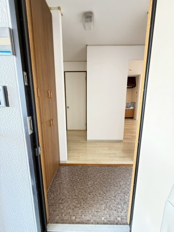 メゾン桃山台の玄関