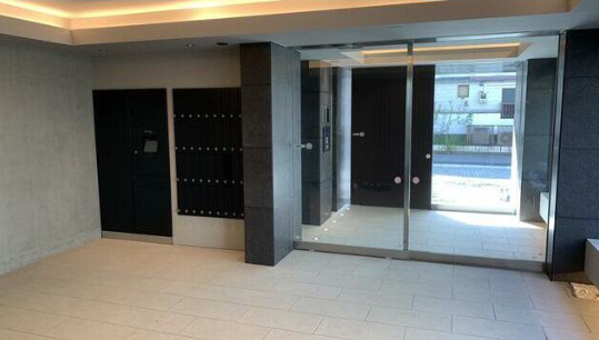 ガリシアレジデンス松陰神社　デザイナーズ　築浅　分譲賃貸　駅近のエントランス