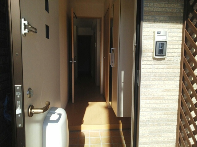 ラーナ・コンフォルトAの玄関