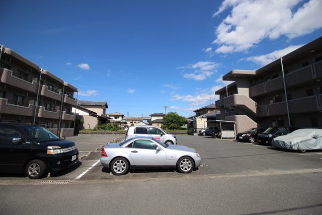 パークマンション旭駅前Ⅱの駐車場|駐車スペースもあります☆