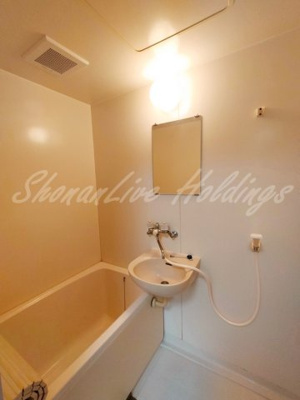 【浴室】 | スクイレル極楽寺 | 清潔感のあるバス♪