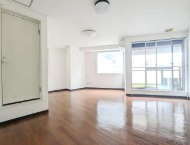 【洋室】 | 日興パレス池袋 | 暖かいひだまりを全身で感じ取れる室内。光あふれる空間で子育てをする喜び。