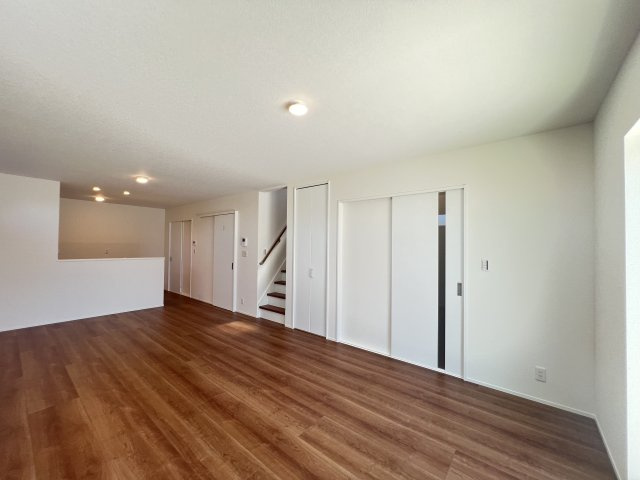 磯城郡田原本町秦庄の居間・リビング|20帖ある広々LDK