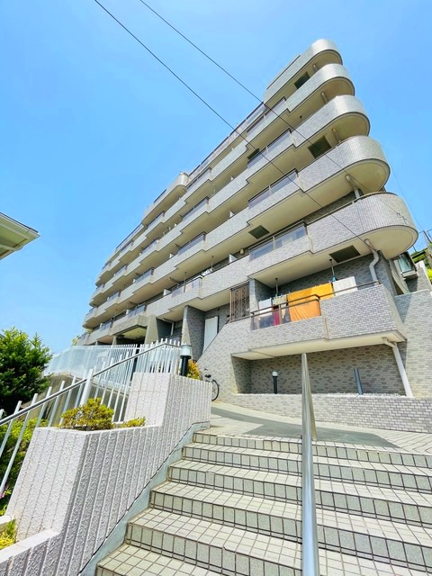 ロイヤルガーデンワコーレ上永谷の外観