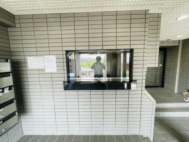 ロイヤルガーデンワコーレ上永谷のロビー