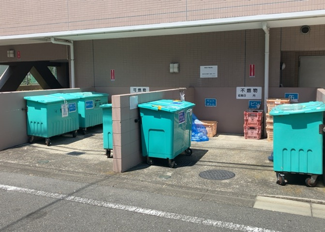 【設備】 | ライオンズマンション八王子北野　 | 共有部分は、住民なら誰もが使える設備のこと。例えば駐車場やエレベーター、インターネット設備、セキュリティ設備などがあります。他にも、マンションの廊下・外部階段やエントランス・ゴミ置き場などがあります。
