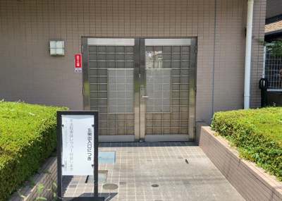 【駐車場】 | ライオンズマンション八王子北野　 | 車一台あたりに必要なスペースは、標準サイズの普通自動車で横幅2m50cm、長さ5mは必要になります。ただし、乗降のことも考慮して横幅3m30cm、長さ5m50cmほどは確保できるところを選びましょう。