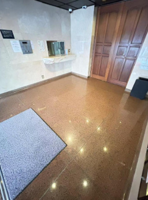 【エントランス】 | ロイヤルハイツ新宿御苑２F