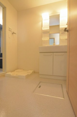 【洗面所】 | カルムメゾンⅠ | 明るい洗面所です