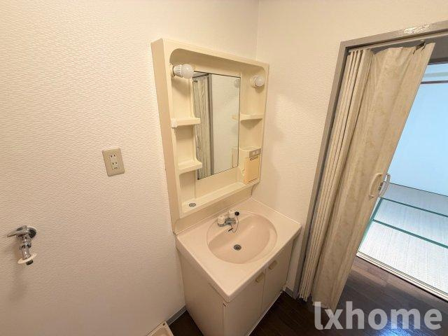 寿マンションの洗面所