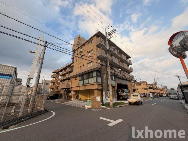 寿マンションのエントランス