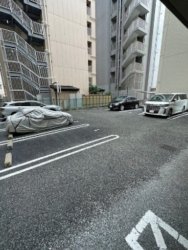 カルム千昇の駐車場