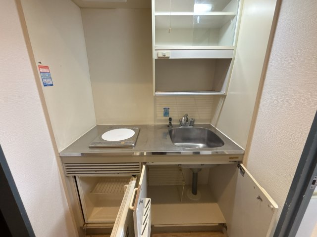 千代ヶ丘ビルの居間・リビング