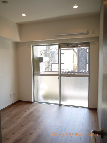 【洋室】 | リーフハイツ徳栄 | 窓からの眺望もよく、遠方まで見通すことができます！