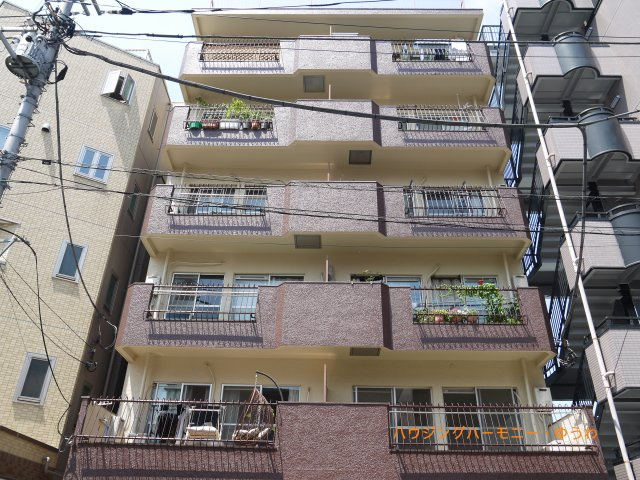 【外観】 | リーフハイツ徳栄 | モダンでスタイリッシュな印象を与えるベージュを基調とした外観。