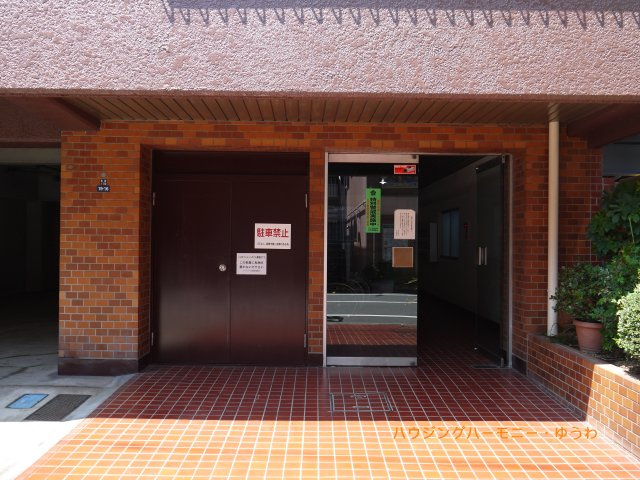 【エントランス】 | リーフハイツ徳栄 | 清潔感と歓迎感があるエントランスホールとなります。