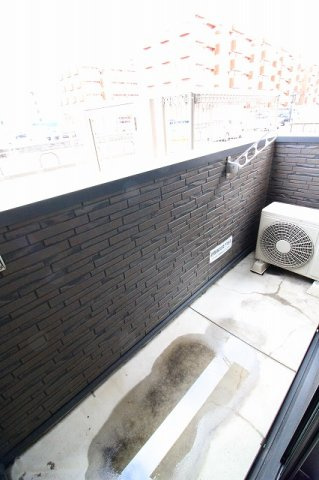 La Primavera 和白東のバルコニー|外からの目が気にならないバルコニーで洗濯物が干せます