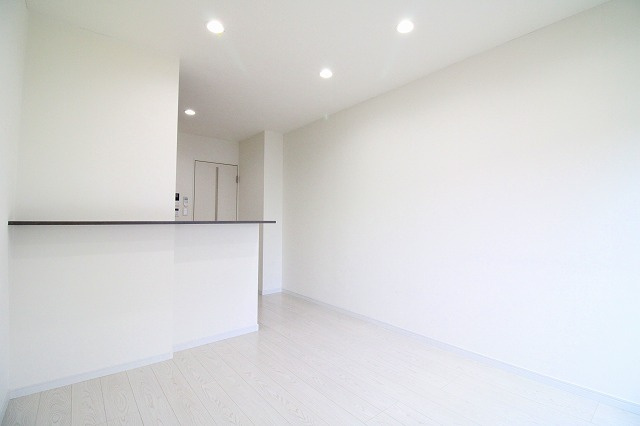 La Primavera 和白東の居間・リビング|こちらの居間で趣味の時間をお楽しみください